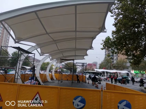 景觀膜結構：聊城市路口膜結構