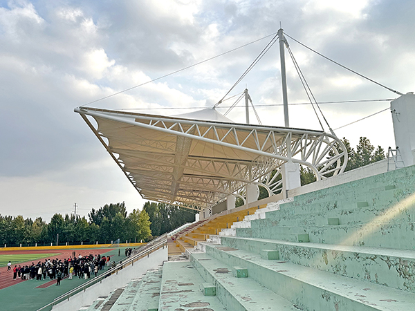 濰坊交通職業(yè)學(xué)院看臺(tái)膜結(jié)構(gòu) (1)